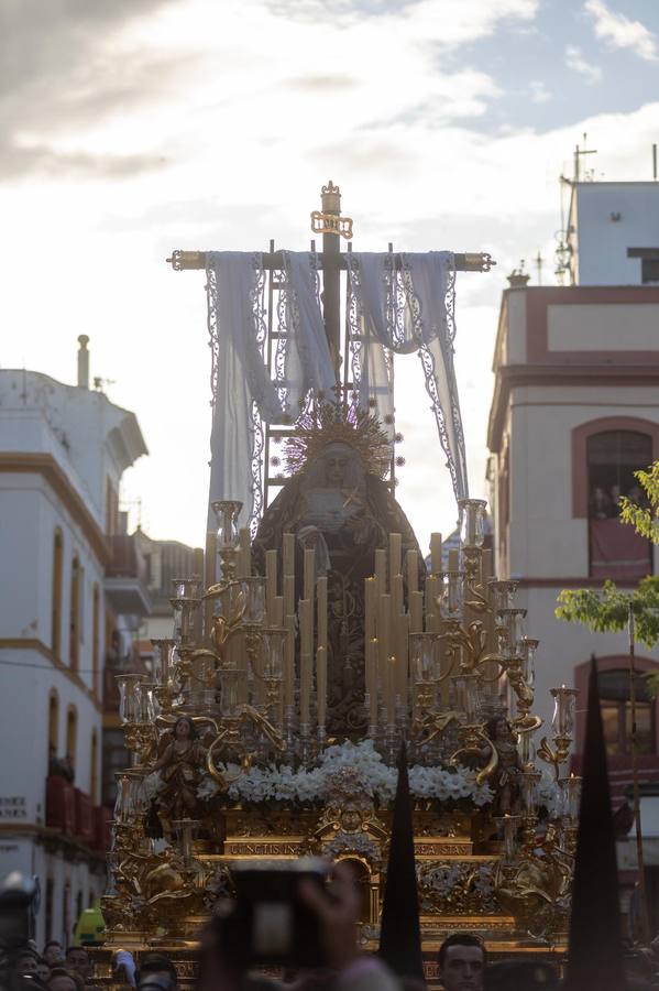 Salida de la hermandad de la Soledad, este Sábado Santo