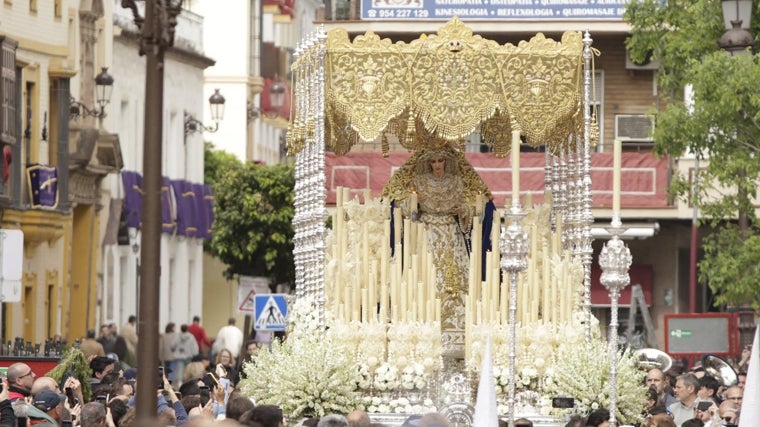 La Campana recibió al palio de la Virgen de la Aurora