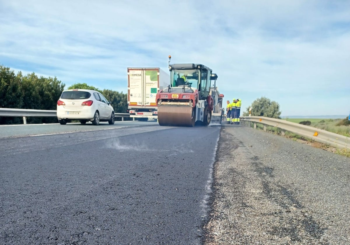 Obras de rehabilitación del firme en la autovía A-4 a la altura de Carmona