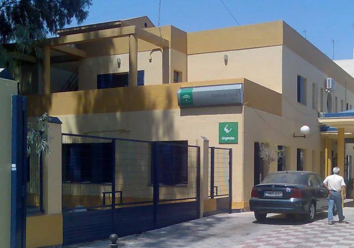 Entrada del centro de salud de la localidad sevillana de Camas