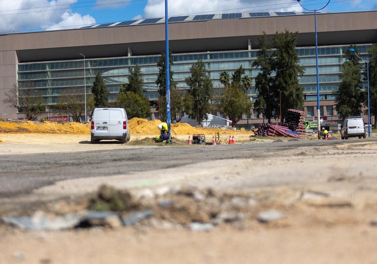 Obras en los alrededores del Estadio de la Cartuja en las vísperas de la final de la Copa del Rey