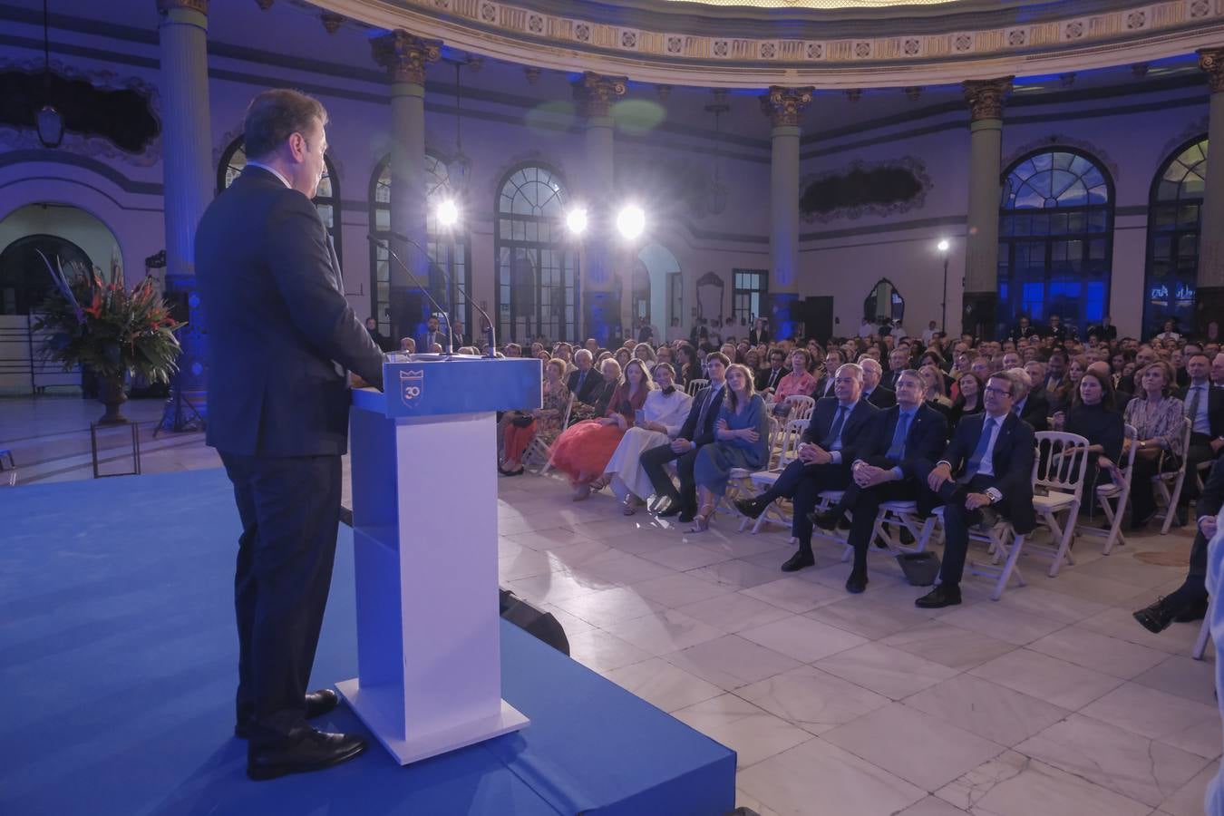 Amigos y colaboradores del Catering Miguel Ángel llenaron el Casino de la Exposición para celebrar el 30 aniversario de la empresa