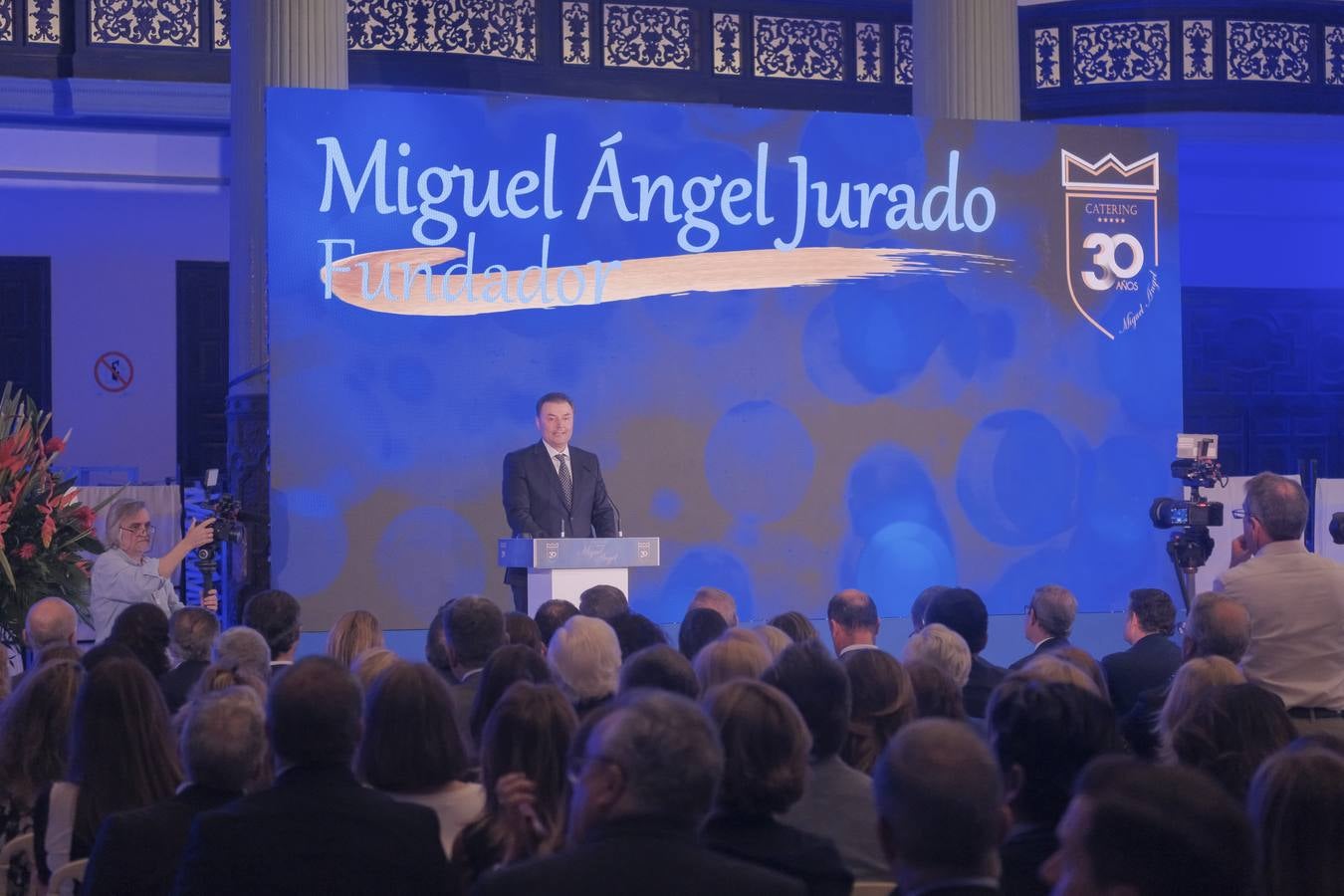 Amigos y colaboradores del Catering Miguel Ángel llenaron el Casino de la Exposición para celebrar el 30 aniversario de la empresa