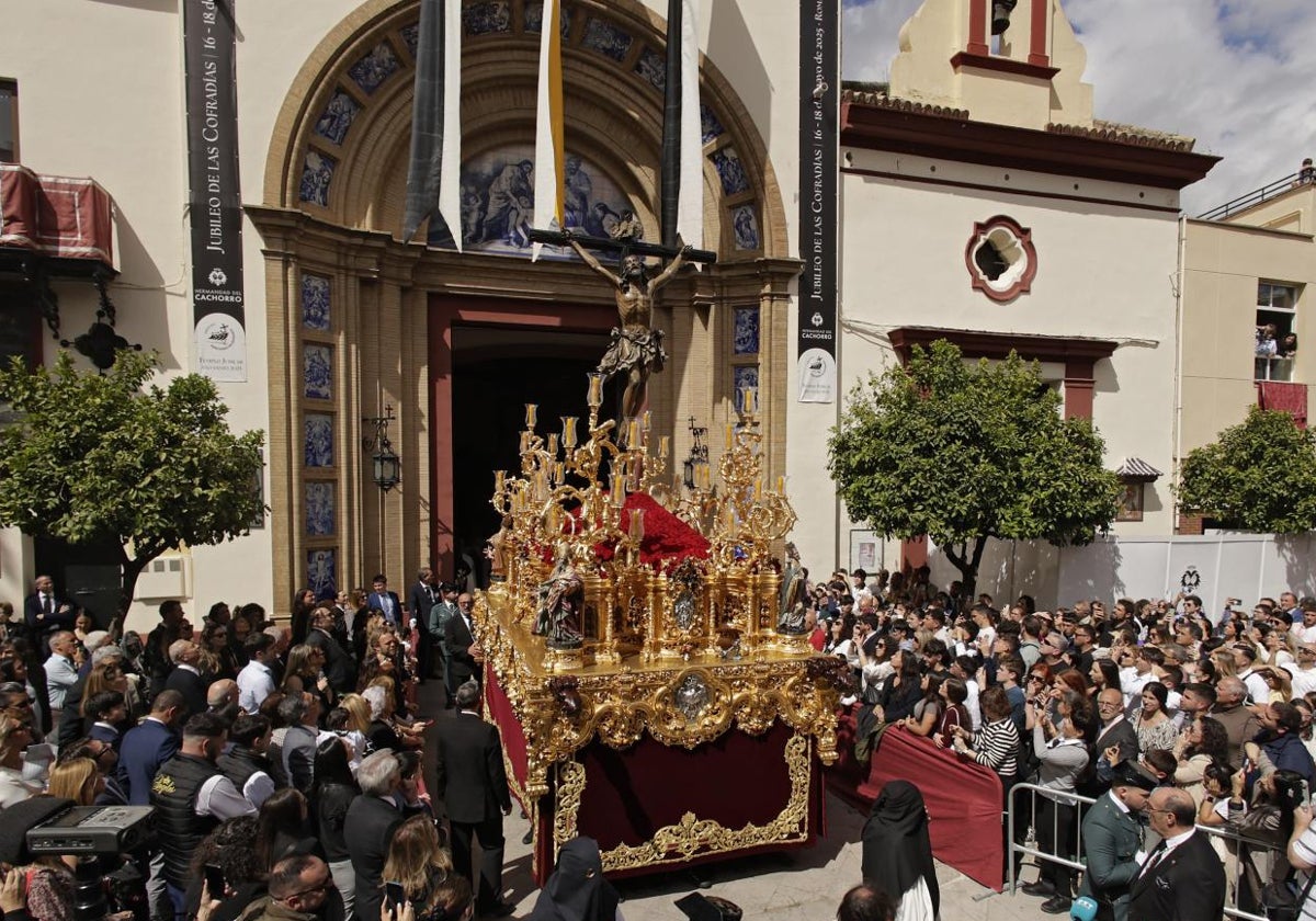 El Cachorro saliendo de su basílica el pasado Viernes Santo