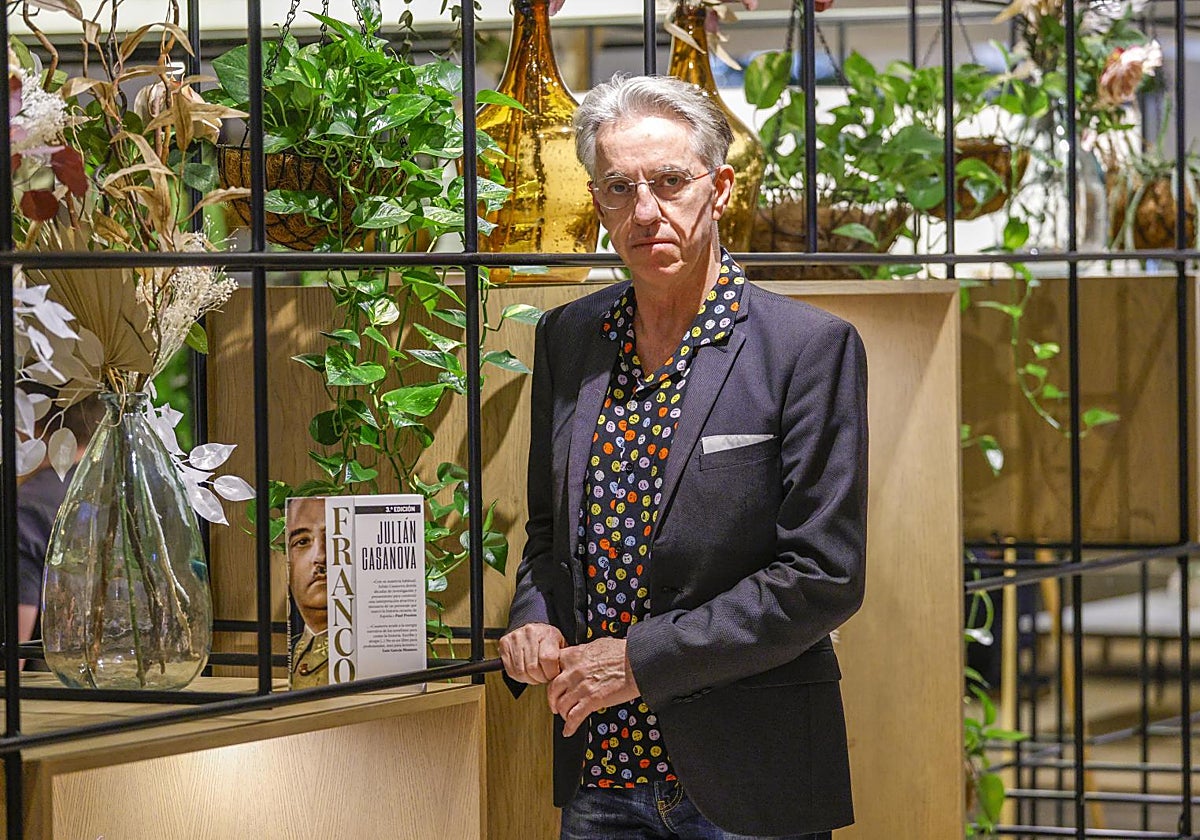 Julián Casanova hace unos días en Sevilla, donde presentó su libro en una actividad del Centro Andaluz de las Letras
