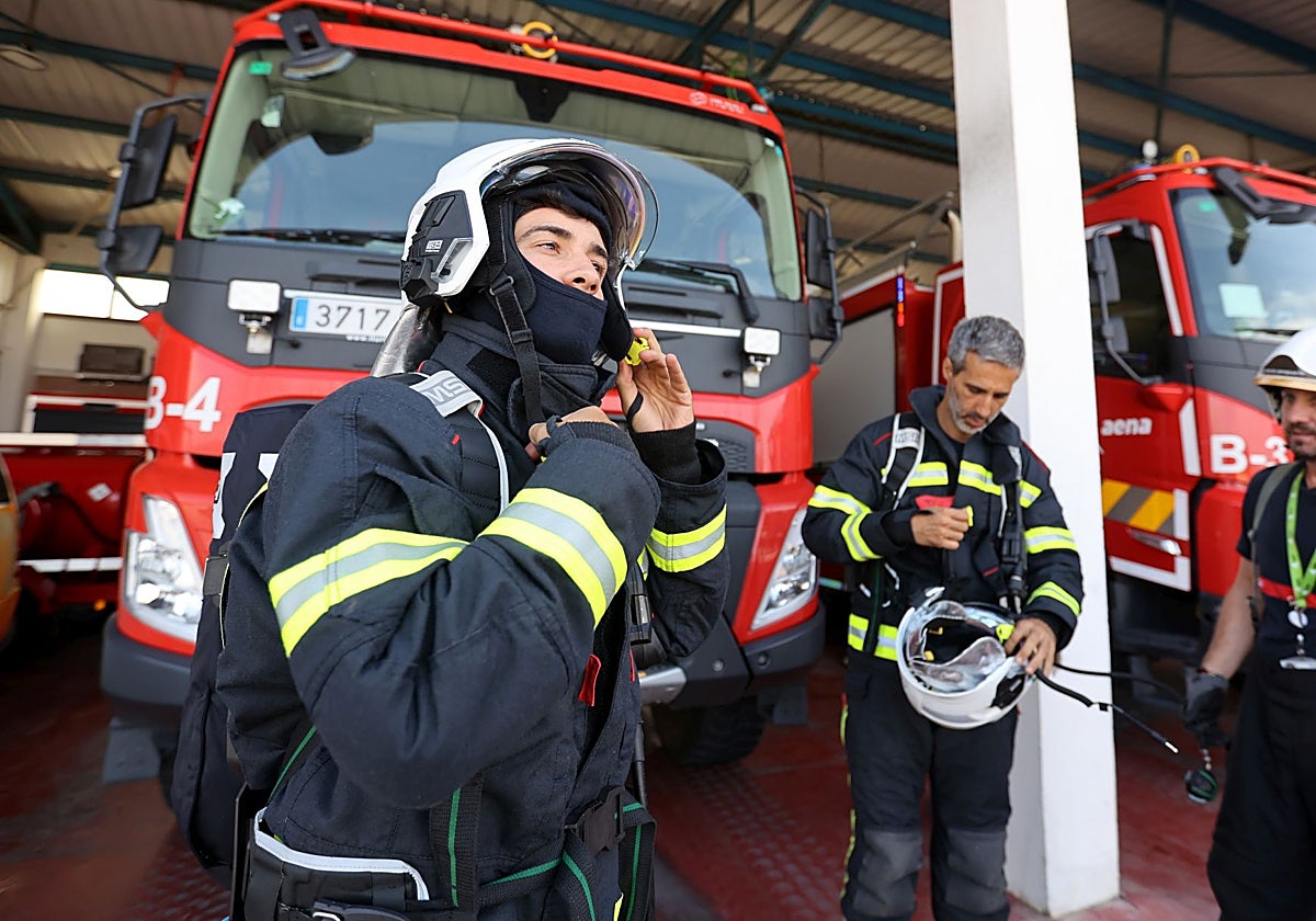 Los bomberos de la provincia de Sevilla acometen una decena de rescates por atrapados en ascensores y un incendio