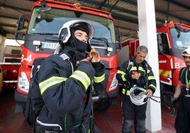 Los bomberos de la provincia de Sevilla acometen una decena de rescates por atrapados en ascensores y un incendio