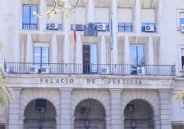 Fachada principal de la Audiencia de Sevilla