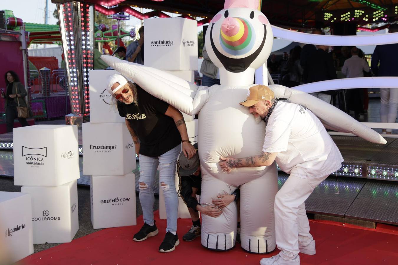 Numerosos artistas acudieron a la presentación del Icónica Santalucía Sevilla Fest 