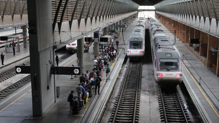 La circulación de los trenes en Santa Justa no ha comenzado hasta esta mañana