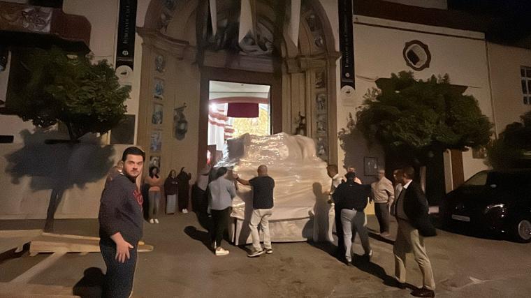 El paso del Cachorro va camino de Roma: así se han protegido los enseres y el paso para su traslado
