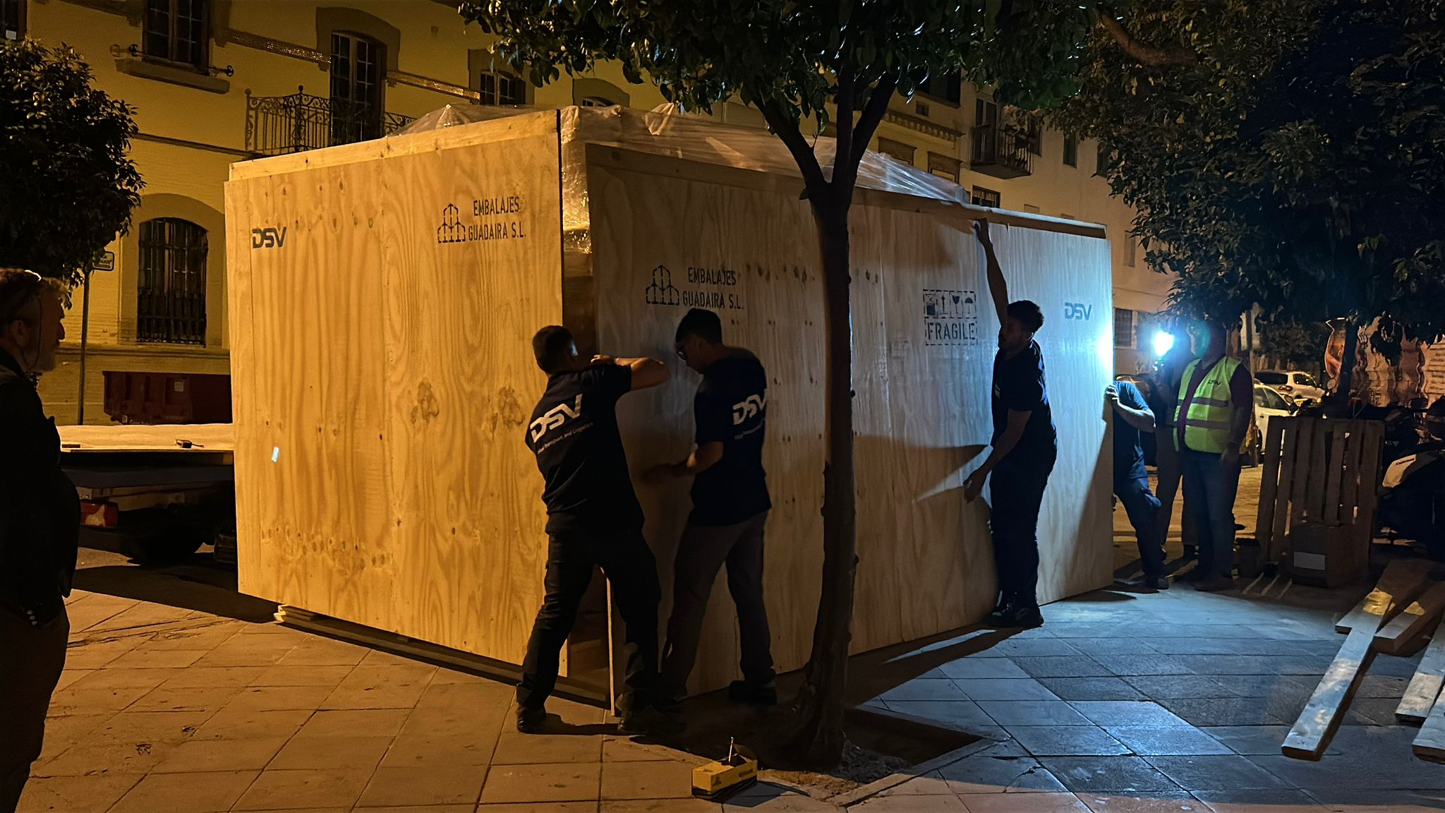 Los preparativos para el traslado del paso del Cachorro a Roma, en imágenes