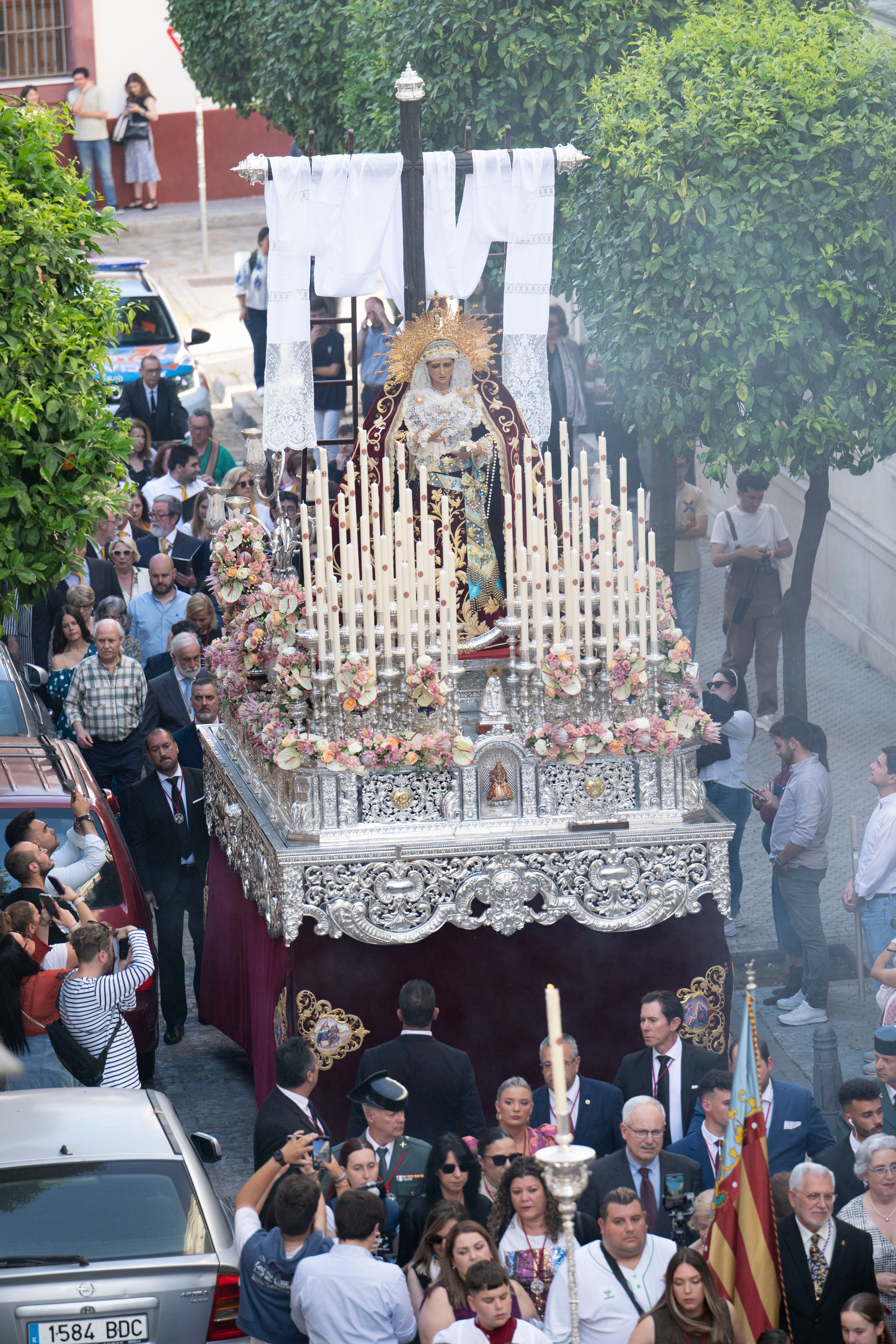 El traslado de la Virgen de los Desamparados del Alcosa, en imágenes