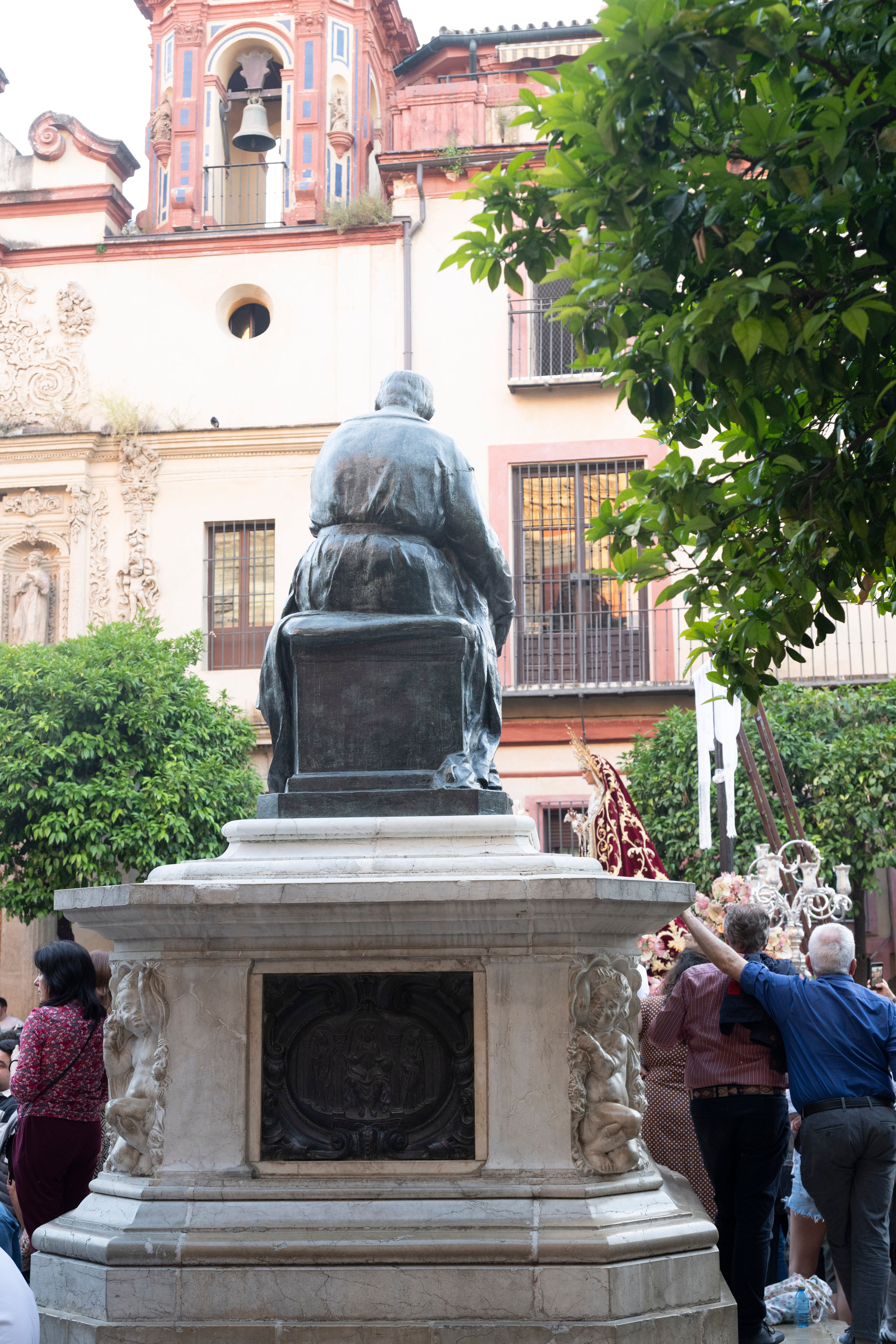 El traslado de la Virgen de los Desamparados del Alcosa, en imágenes