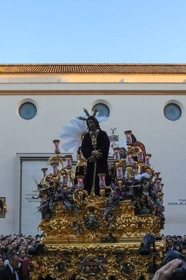 El misterio de San Pablo saliendo del santuario de los Gitanos el Miércoles Santo