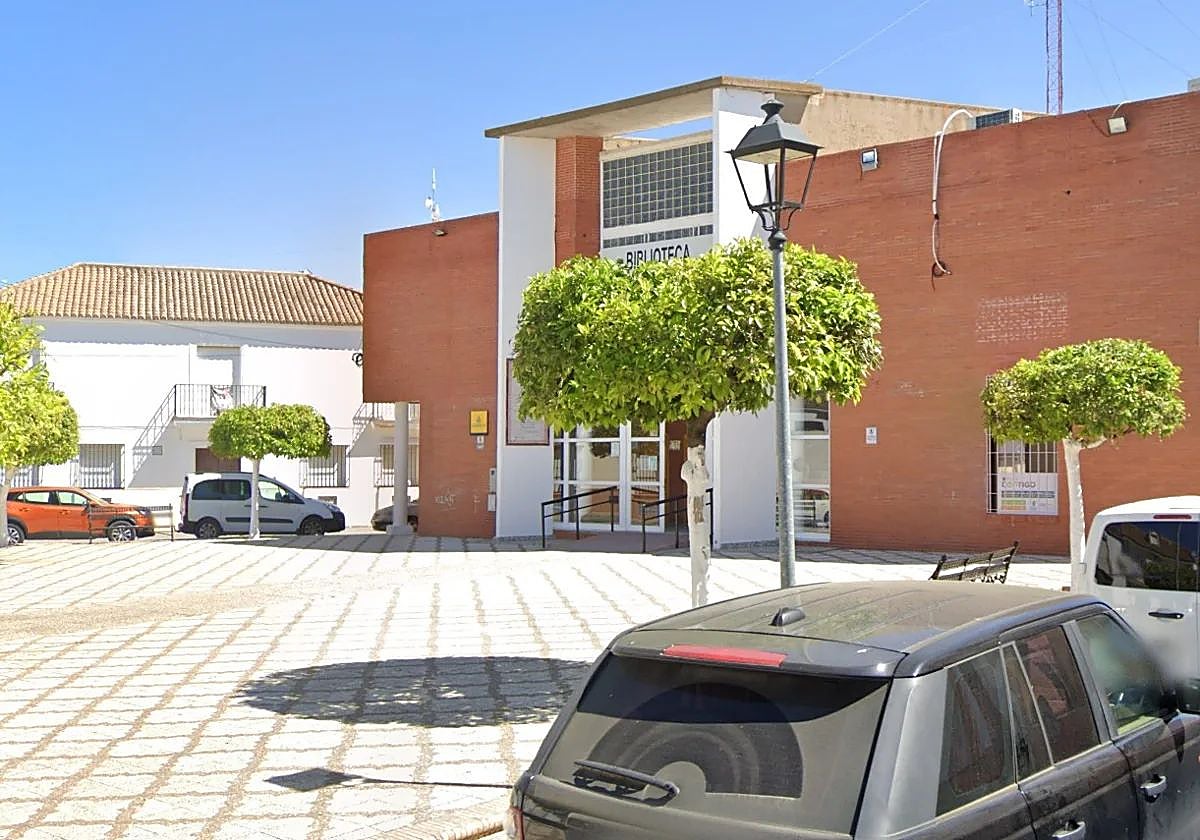 La oficina de Correos de Albaida se encuentra en el mismo edificio que la Biblioteca Municipal