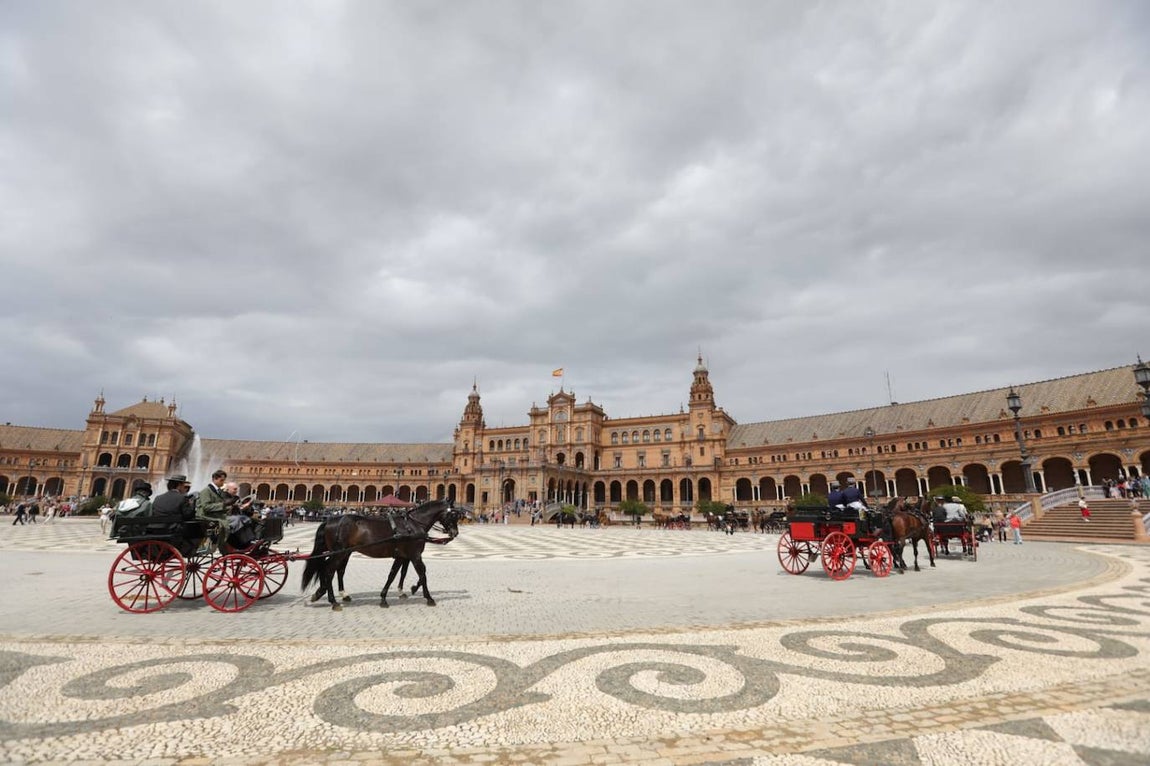Paseo de los enganches por El Prado, San Telmo y la Plaza de España