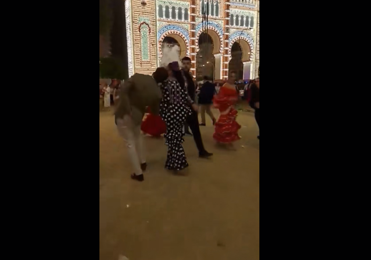 Captura de un vídeo grabado en la Feria de Sevilla con el hashtag '#papagorda'