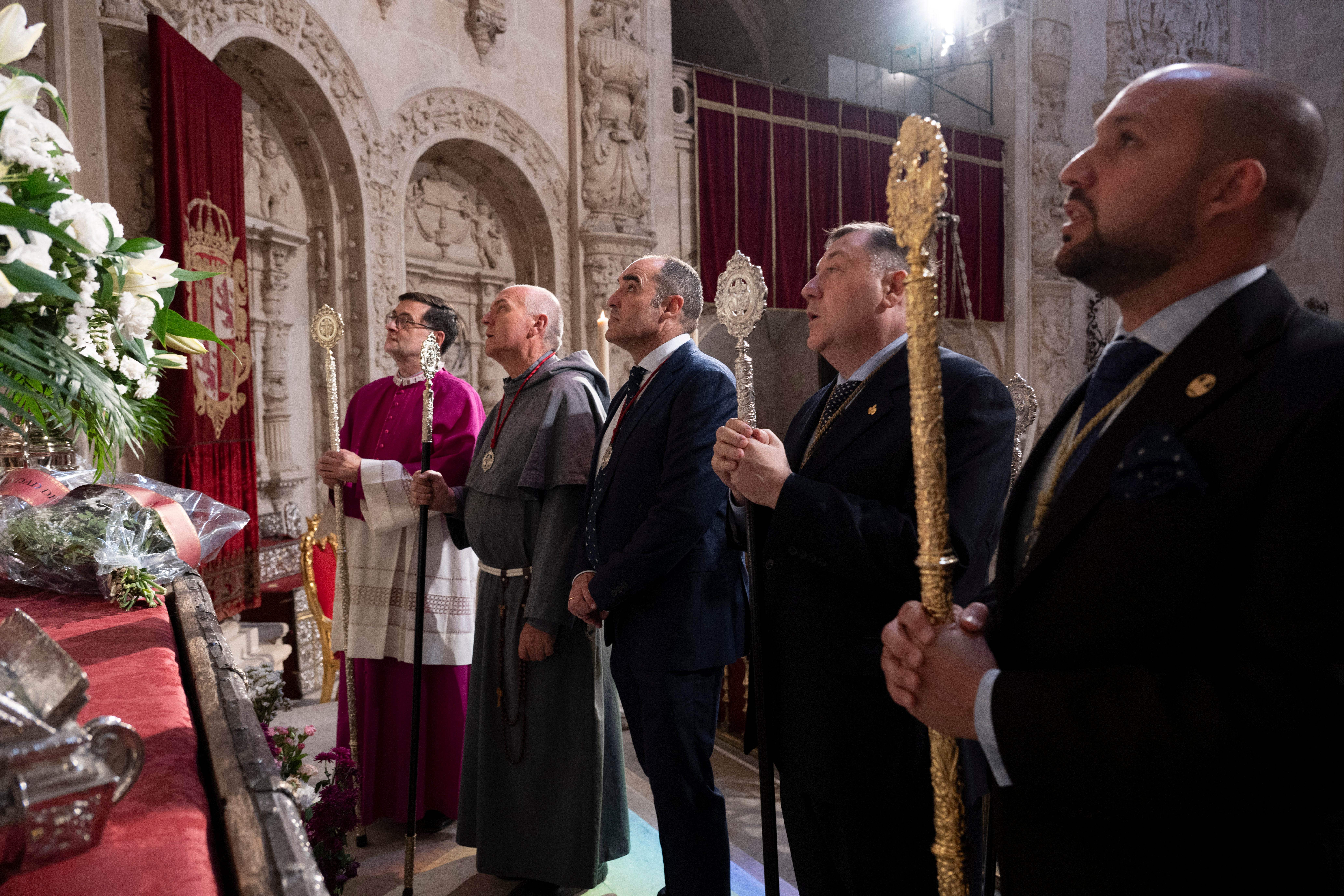 Procesión extraordinaria de la Virgen de los Desamparados de Alcosa, en imágenes