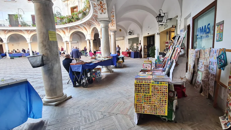 Puestos de coleccionismo un domingo en la Plaza del Cabildo