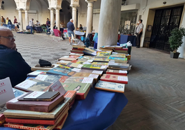 Una ruta por los mercadillos de Sevilla del mes de mayo: fechas, ubicación y qué se puede comprar en ellos