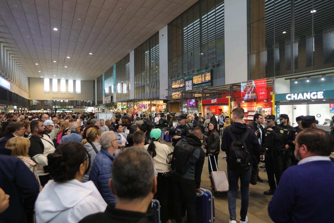 Caos en la estación de Santa Justa de Sevilla
