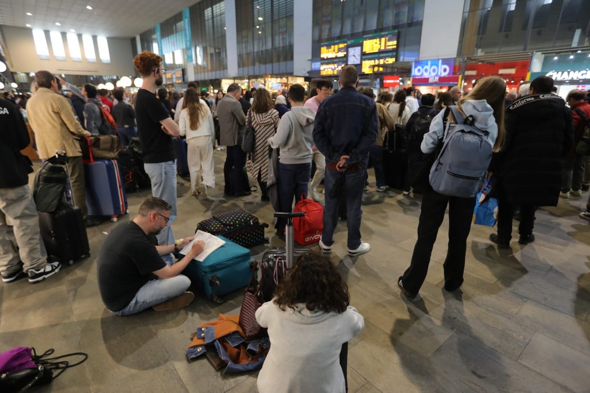 Caos en la estación de Santa Justa de Sevilla