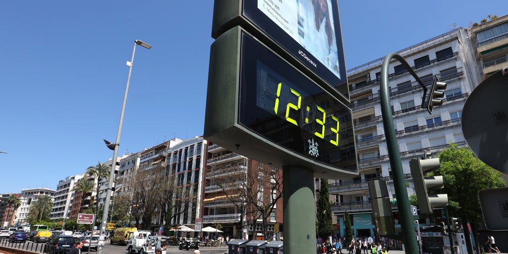 La bajada del paro en Andalucía casi dobla a la suma de Cataluña, Madrid, Valencia y País Vasco