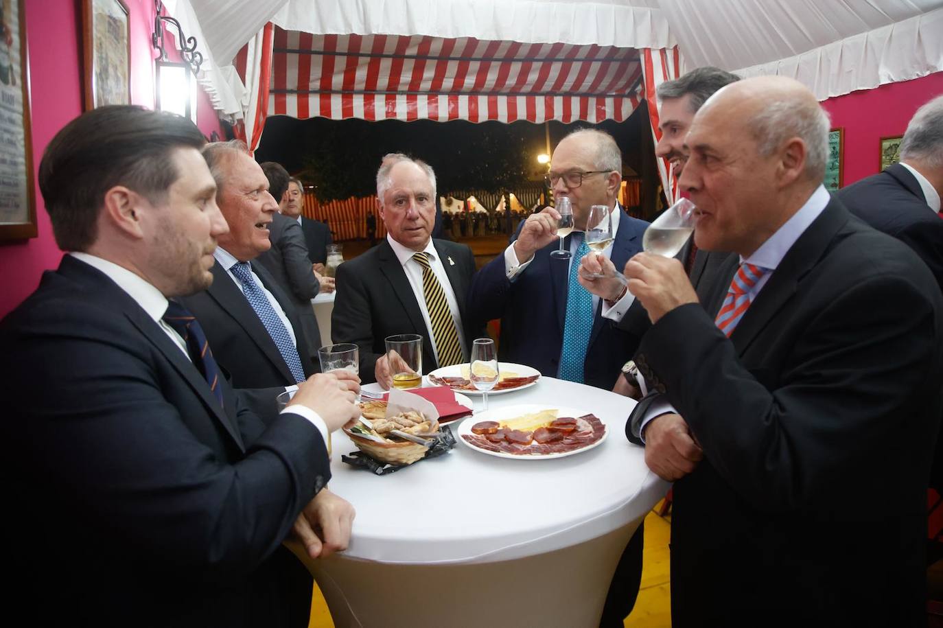 Ambiente festivo este lunes del pescaíto