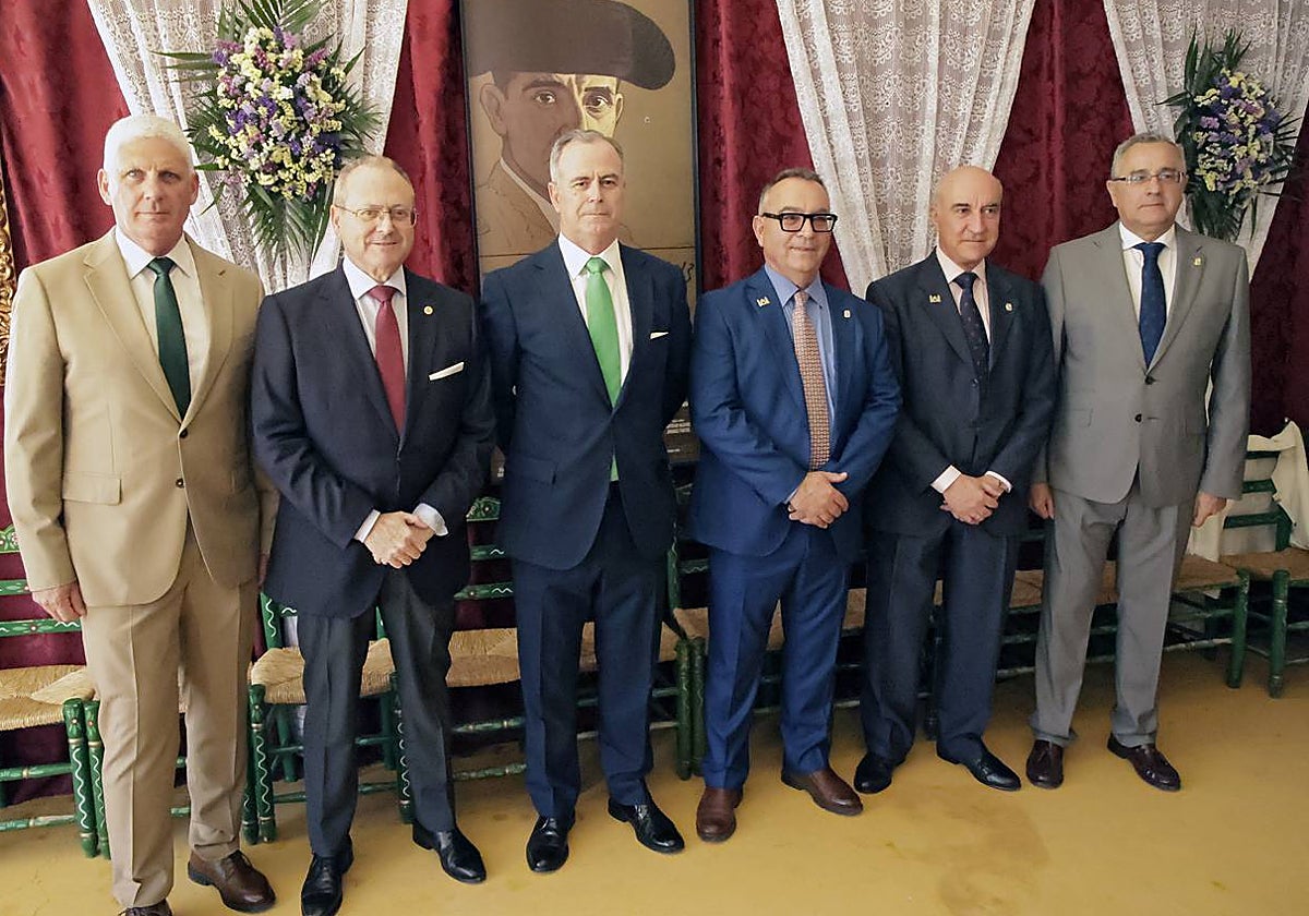 Alberto García Romera, Andrés Garrido Cancio, Carlos Melero, José Luis Tovar, Eduardo Martínez y Luis Ortega, en la recepción de la Fuerza Terrestre