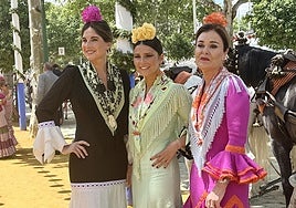 Lourdes Montes, espectacular en la Feria, compite en elegancia con otras famosas en el real