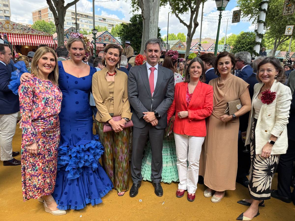 Ana Jáuregui, Inmaculada López, María Muro, Rafael Sánchez Durán, Pilar Moreno de Barrera, Cláudia Boesch y Pilar Delicado, en la recepción de Endesa