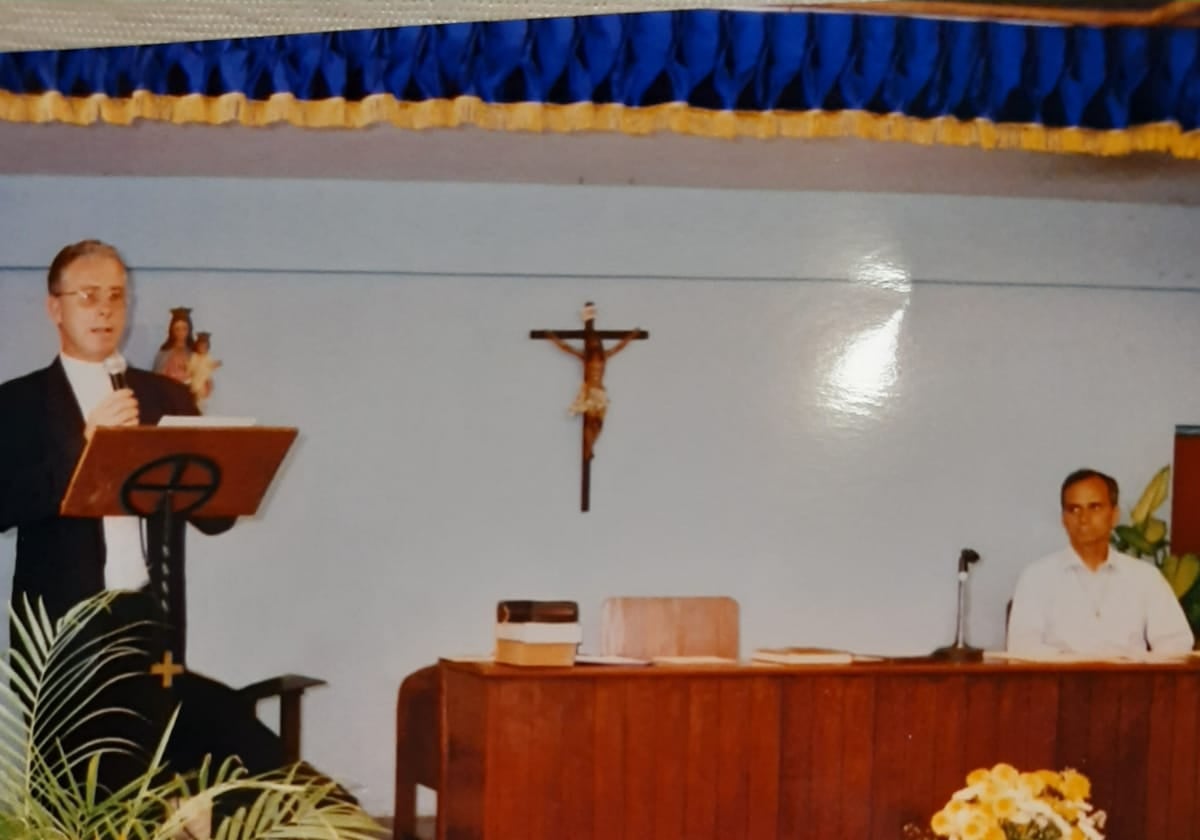 Eduardo Martín Clemens junto al Papa León XIV durante sus años en Perú