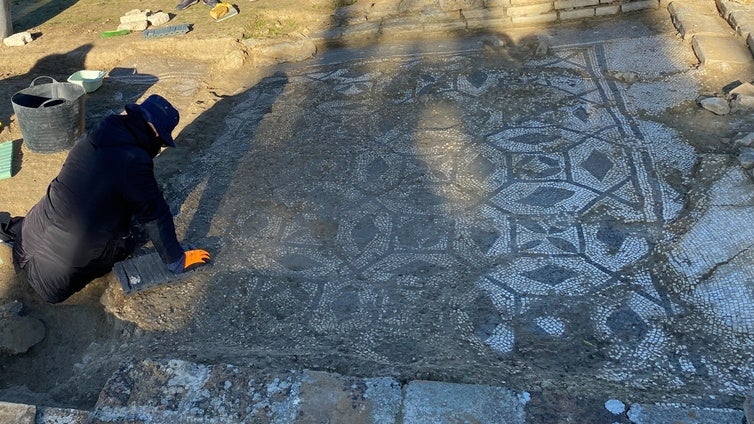 Descubren que el mosaico de la Casa de Neptuno en Itálica es el doble de grande