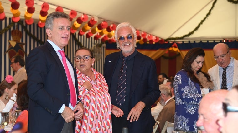 Flavio Briatore con Alejandro Agag y María del Monte