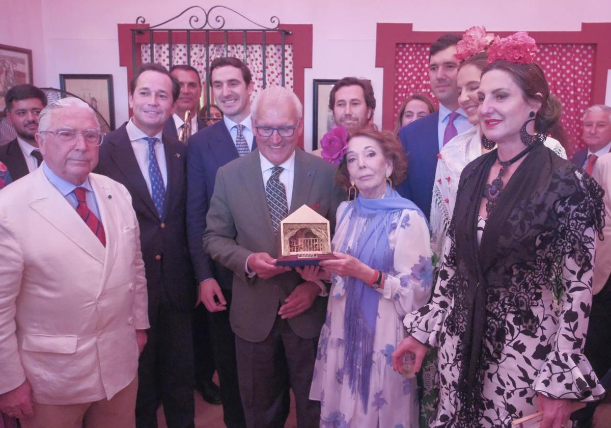 Entrega de la caseta de oro de la Fundación San Telmo en la caseta de Enrique Moreno de la Cova