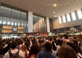 Nuevo domingo de caos en la estación de Santa Justa de Sevilla, con retrasos del AVE a Madrid de más de dos horas