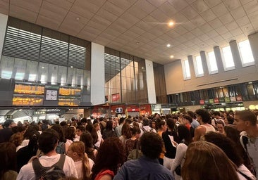Nuevo domingo de caos en la estación de Santa Justa de Sevilla, con retrasos del AVE a Madrid de más de dos horas