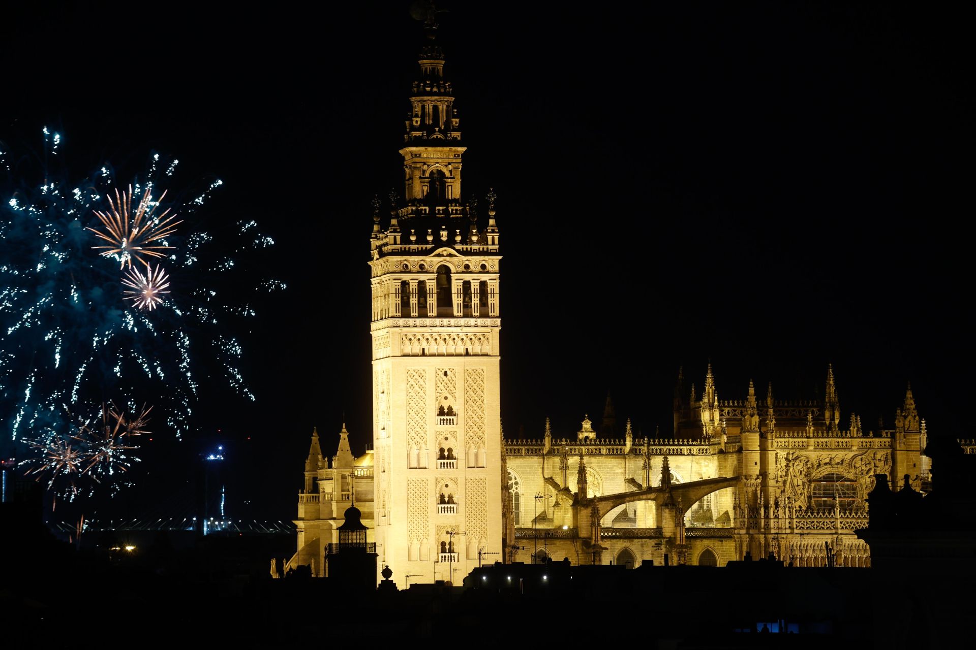 Fuegos artificiales para cerrar la Feria de Sevilla 2025