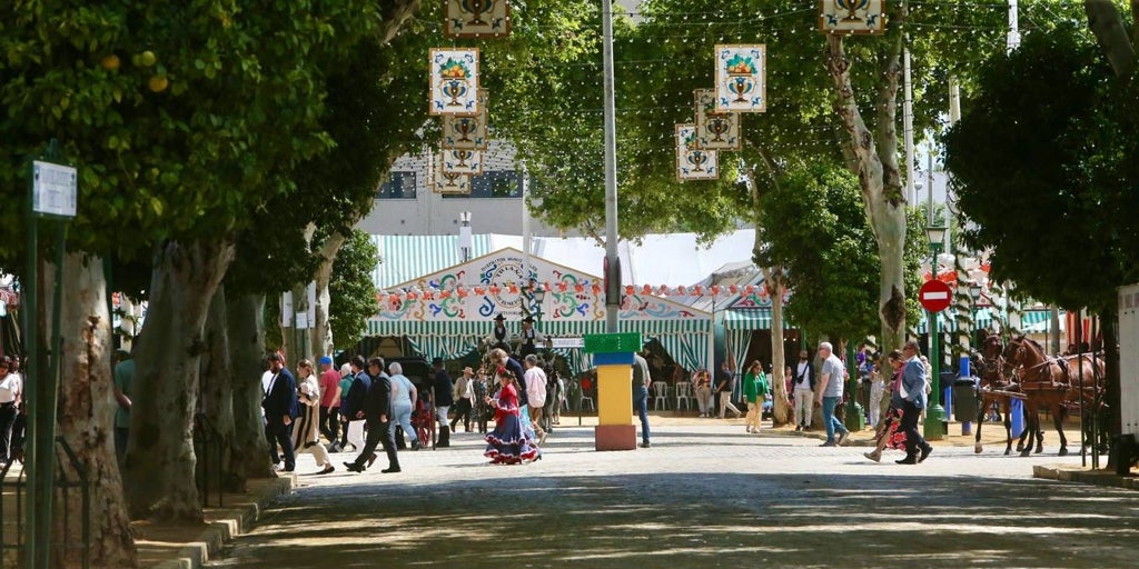 Ni modelo largo ni corto: proponen un nuevo plan de la Feria de Sevilla para 'alejar a los madrileños'