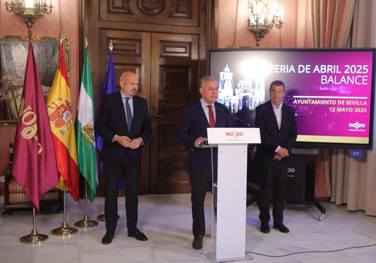 Manuel Alés, José Luis Sanz e Ignacio Flores en el balance de la Feria de Sevilla 2025