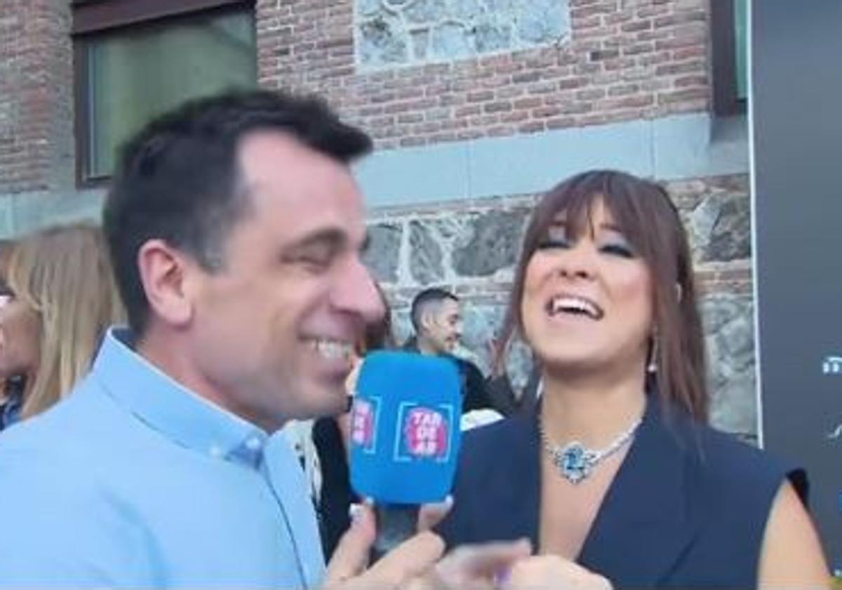 La cantante Vanesa Martín junto al periodista Jorge Luque