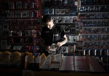 Una de las tiendas granadinas que se vio afectada por el apagón del pasado 28 de abril