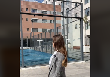 Tres habitaciones, garaje, trastero y pista de pádel: el piso de VPO que se alquila en Pino Montano por 750 euros