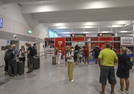 El aeropuerto de Sevilla cierra el mes como el mejor abril de su historia