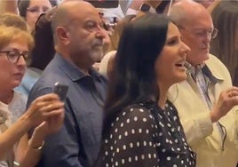 Diana Navarro le canta al Cachorro y a la Esperanza de Málaga en Roma