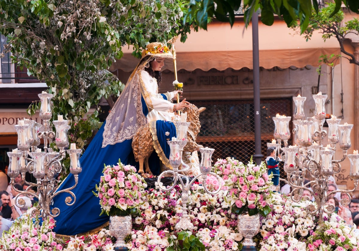 La Pastora de San Antonio en su salida procesional