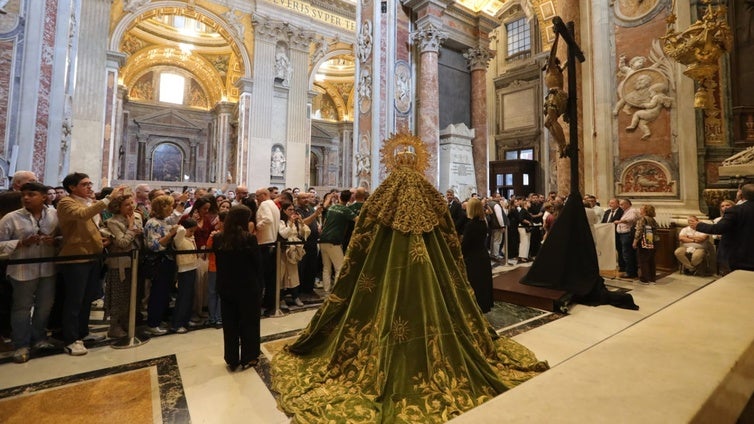 De San Pedro a San Juan de Letrán: Roma se llena de cofrades de todo el mundo para celebrar el Jubileo