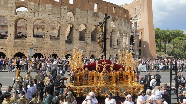 El Cachorro entrega a Roma la procesión de todos los tiempos