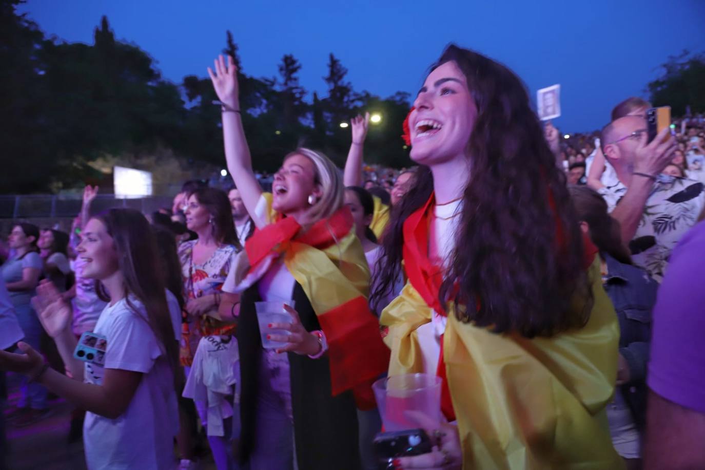 Numeroso público en el Auditorio Municipal 'Los del Río' donde se está retransmitiendo la gala de Eurovisión
